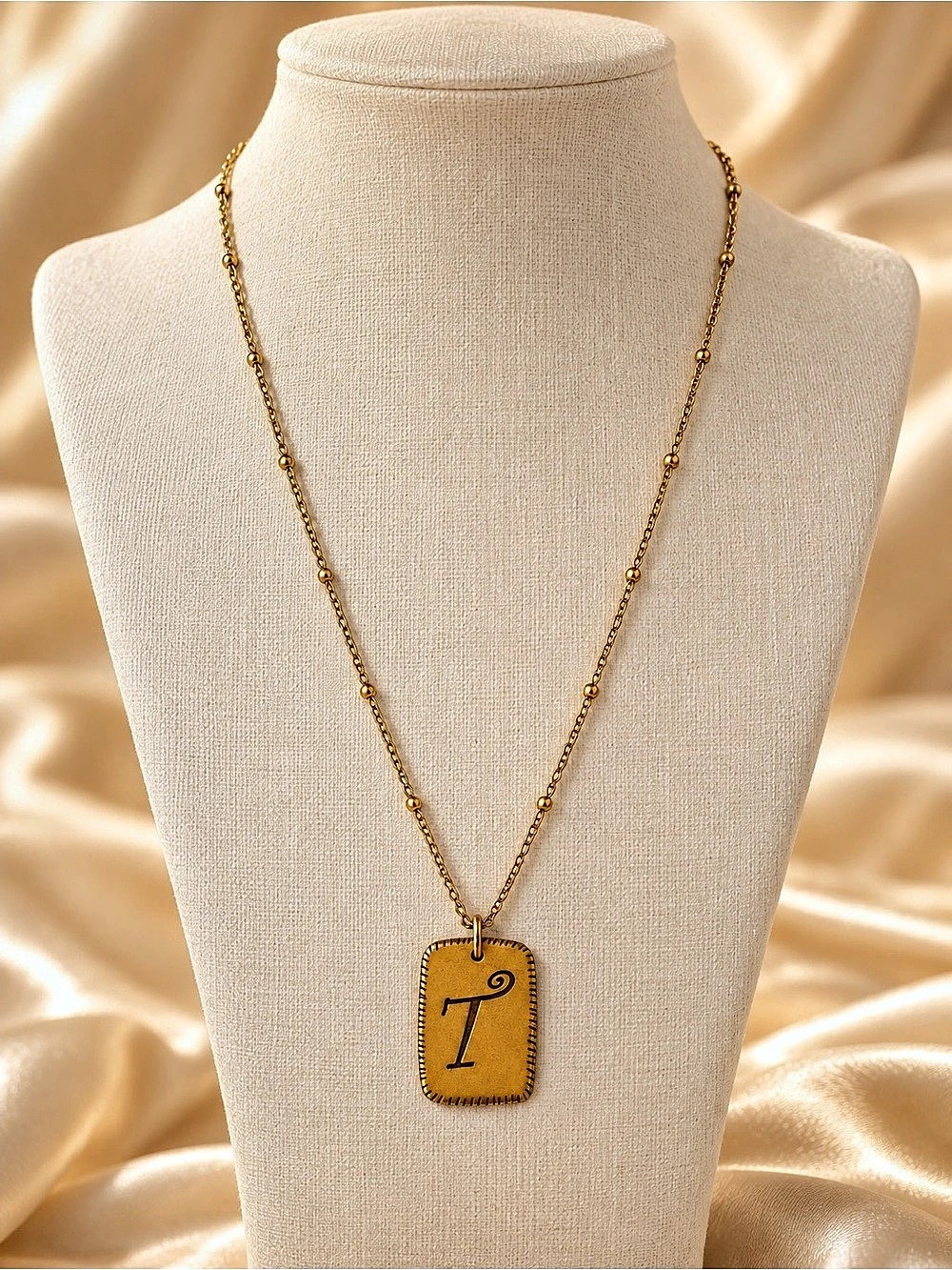 Gold-Tone Initial Pendant Necklace Like New 289